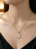 Colar Oval Cross Dourado