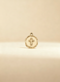 Charm Holy Dourado
